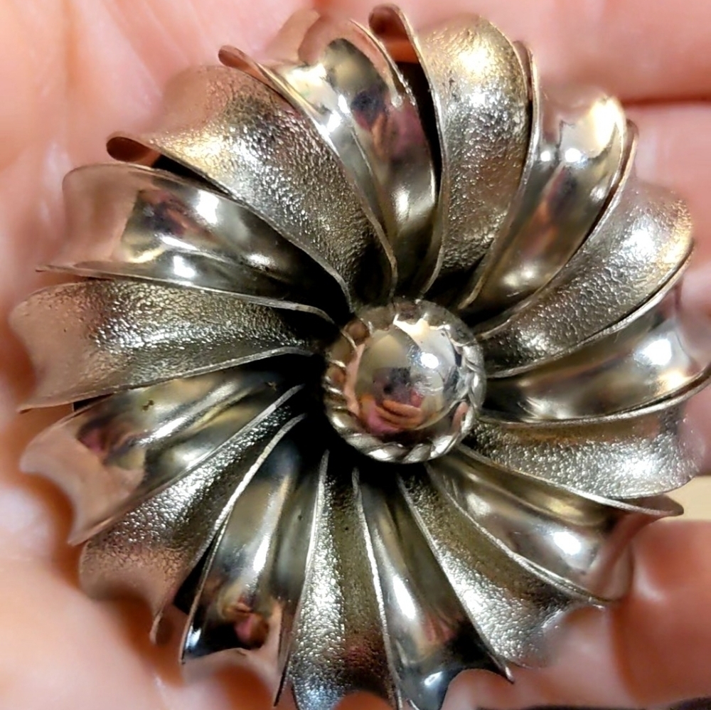 Vintage Silver Tone Flower Brooch